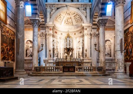 Intérieurs et détails architecturaux de la cathédrale de Pise en Toscane, Italie Banque D'Images