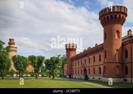 Pollenzo, Italie - 12 juin 2020: Vue extérieure du château de Pollenzo, italie, le 12 2020 juin; également connu pour son université de science gastronomique Banque D'Images