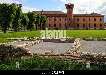 Pollenzo, Italie - 12 juin 2020: Vue extérieure du château de Pollenzo, italie, le 12 2020 juin; également connu pour son université de science gastronomique Banque D'Images