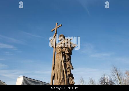 Monument au Saint-Prince Vladimir le Grand sur la place Borovitskaya à Moscou près du Kremlin, Russie. La cérémonie d'ouverture a eu lieu le 4 novembre, Banque D'Images