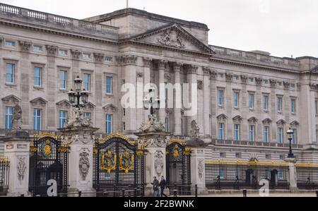 Londres, Londres, Royaume-Uni. 11 mars 2021. Vue extérieure sur le palais de Buckingham à Londres. Crédit : Vuk Valcic/SOPA Images/ZUMA Wire/Alay Live News Banque D'Images