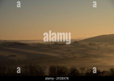 Paysage de la région appelée Struth près de la ville allemande Hallenberg le matin Banque D'Images