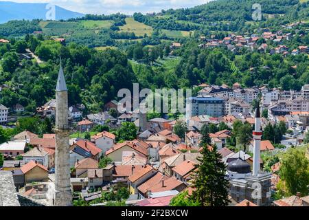 Vue sur la ville de Travnik depuis le château de Stary Grad à Travnik, Bosnie-Herzégovine. Banque D'Images