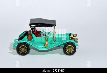 Jouet modèle de diecast d'un Green 1911 Maxwell Roadster a Matchbox anteryear y-14 produit par Lesney avec fond blanc Banque D'Images