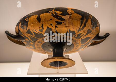 Dans la poterie de la Grèce antique, un kylix est le type le plus commun de boisson au vin. Le Musée archéologique national de Naples (italien : Museo A Banque D'Images