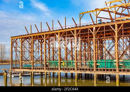 Déconstruction et récupération d'un ancien grenier de l'industrie de la pêche Sur le front de mer de Steveston, en Colombie-Britannique, au Canada Banque D'Images