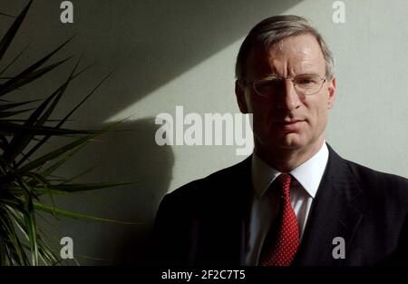 LE NOUVEAU PRÉSIDENT DU GROUPE RAILTRACK GEOFFREY HOWE. 5 mars 2002 PILSTON Banque D'Images