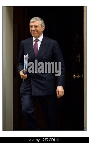 Cabinet de guerre à Downing St 1/4/2003........ Le Cabinet de guerre arrivin et le départ de Downing St.Jack Straw pic David Sandison 1/4/2003 Banque D'Images