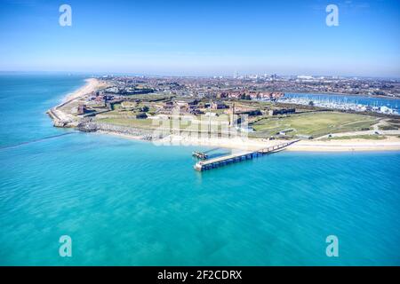 Vue aérienne du fort Cumberland à Southsea l'artillerie pentagonale Fortification érigée pour protéger l'entrée du port de Langstone Banque D'Images