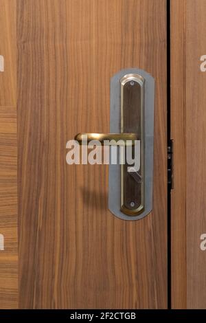 poignée de porte dans la chambre d'hôtel. Design intérieur. Banque D'Images