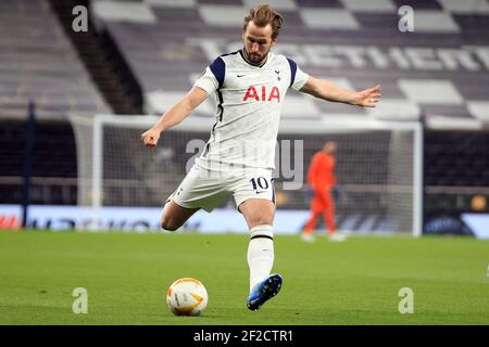 Londres, Royaume-Uni. 11 mars 2021. Harry Kane de Tottenham Hotspur en action pendant le jeu. UEFA Europa League, Round of 16, 1st leg match, Tottenham Hotspur v Dinamo Zagreb au Tottenham Hotspur Stadium de Londres, le jeudi 11 mars 2021. Cette image ne peut être utilisée qu'à des fins éditoriales. Utilisation éditoriale uniquement, licence requise pour une utilisation commerciale. Aucune utilisation dans les Paris, les jeux ou les publications d'un seul club/ligue/joueur. photo par Steffan Bowen/Andrew Orchard sports photographie/Alay Live news crédit: Andrew Orchard sports photographie/Alay Live News Banque D'Images