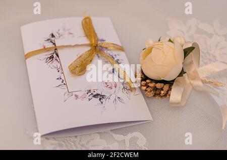 Chambre boutonnière sur fond blanc Banque D'Images