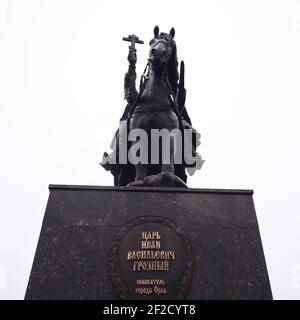 Monument à Ivan le terrible sur le piédestal en granit à Orel, place de la Russie Banque D'Images