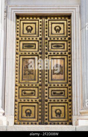 Congrès espagnol des députés. Porte principale. Palais néoclassique également appelé Palacio de las Cortes. Madrid, Espagne Banque D'Images