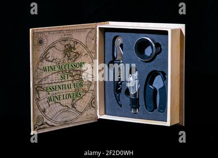 Coffret d'accessoires pour le vin indispensable pour les amateurs de vin ou de vin cadeaux connexes Banque D'Images