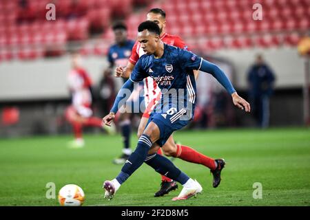 PIRÉE, GRÈCE - MARS 11: Youssef El Arabi de l'Olympiacos FC et Gabriel de l'Arsenal FC pendant l'Olympiacos / Arsenal - UEFA Europa League Round of Banque D'Images