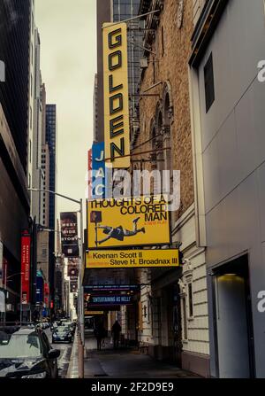 Fermeture des théâtres de Broadway, dont le Golden Theatre, à New York en raison de la pandémie COVID-19, le samedi 27 février 2021. Le premier nouveau chapiteau depuis le début de la pandémie a été installé au Théâtre d'Or pour la première nouvelle pièce depuis la pandémie, « Thoughts of a Colored Man » par le dramaturge Keenan Scott II (© Richard B. Levine) Banque D'Images