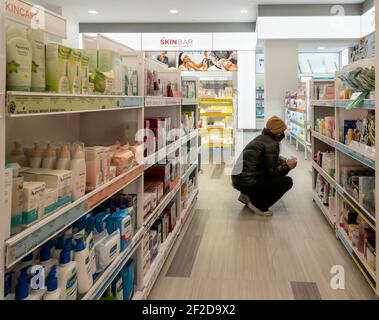 Une nouvelle branche de la chaîne de maquillage et de beauté, Ulta Beauty, située dans le quartier commerçant de Herald Square à New York lors de sa préouverture, le mercredi 3 mars 2021. Le magasin de 12,000 pieds carrés est le deuxième magasin d'Ulta à Manhattan. (© Richard B. Levine) Banque D'Images