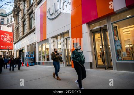 Une nouvelle branche de la chaîne de maquillage et de beauté, Ulta Beauty, située dans le quartier commerçant de Herald Square à New York lors de sa préouverture, le mercredi 3 mars 2021. Le magasin de 12,000 pieds carrés est le deuxième magasin d'Ulta à Manhattan. (© Richard B. Levine) Banque D'Images