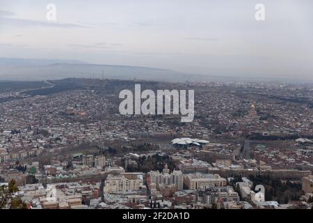 Tbilissi, Géorgie - 24 mars 2016 : vue panoramique de Tbilissi depuis le mont Mtatsminda Banque D'Images
