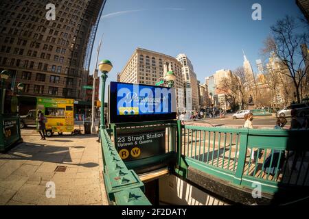 Publicité pour le service de streaming Paramount+ de ViacomCBS sur un kiosque de métro de Madison Square à New York le mardi 9 mars 2021. Le service de streaming, anciennement CBS All Access, a été lancé le 4 mars avec un nombre prévu de 65 à 75 millions d’abonnés d’ici 2024. (© Richard B. Levine) Banque D'Images