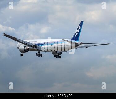 Londres, Heathrow Airport - Mars 2020: ANA Boeing 777 Reg JA795A sur l'approche finale. Photographe: Abdul N Quraishi Banque D'Images