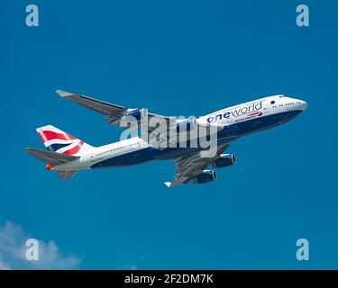 Londres, Heathrow Airport - janvier 2020 : British Airways, Boeing 747 d'époque, Jumbo Jet prenant de Heathrow sur son chemin vers Miami. Image Abdul Quraish Banque D'Images