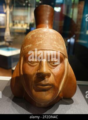 Vaisseau portrait, style Moche, côte nord du Pérou, 100-800 AD, céramique Banque D'Images