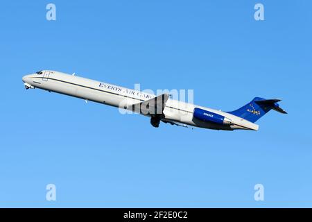 Avion cargo aérien d'Everts McDonnell Douglas MD-83 N965CE au départ de l'aéroport d'Anchorage. Fret aérien en Alaska. Banque D'Images