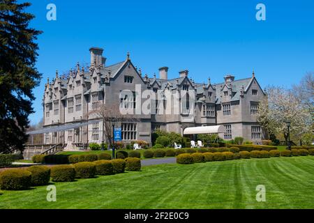 Wakehurst Estate est un manoir de l'âge de or dans le quartier historique de Bellevue Avenue à Newport, Rhode Island RI, États-Unis. Ce bâtiment est maintenant la propriété de Salve Re Banque D'Images