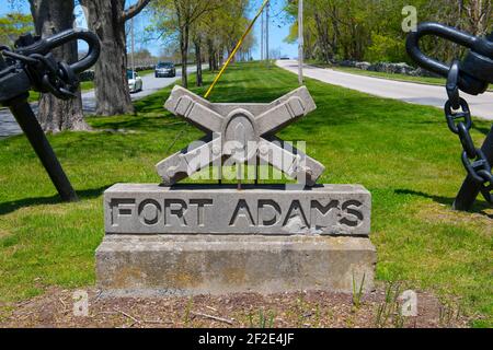 Sculpture et ancrage à l'entrée du parc national de fort Adams dans la ville de Newport, Rhode Island RI, États-Unis. Banque D'Images