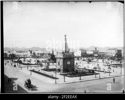 Praça XV de Novembro, vendo-se o Chafariz Mestre Valentim em primeiro plano. Banque D'Images