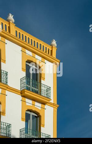 Ibiza, Espagne - 7 mai 2020 : détail de l'architecture coloniale que l'on peut voir dans la ville d'Ibiza. Ce type de bâtiments est situé dans le Paseo d Banque D'Images