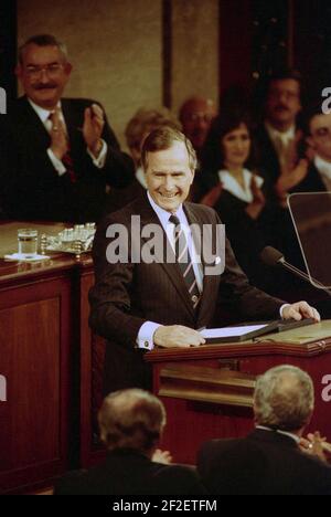 Le Président George H. W. Bush s'adresse à une session conjointe du Congrès concernant la fin de la guerre avec l'Irak. Banque D'Images