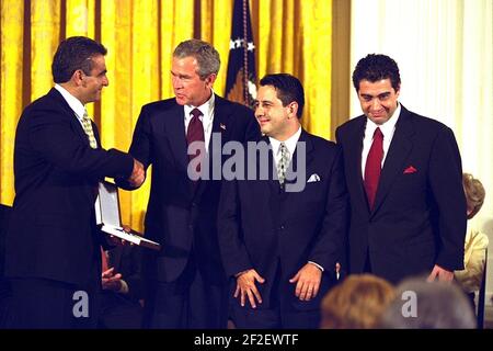 Le Président George W. Bush remet la Médaille présidentielle de la liberté à Placido Domingo. Banque D'Images