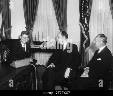 Le président John F. Kennedy rencontre le ministre des Affaires étrangères des pays-Bas Joseph LUNs. Banque D'Images