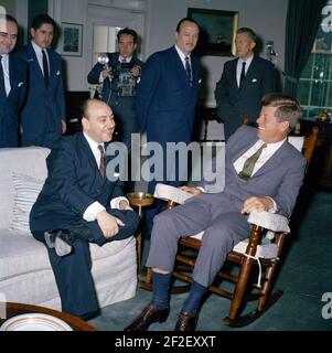 Le Président John F. Kennedy rencontre Carlos Martínez Sotomayor, Ministre des affaires étrangères du Chili. Banque D'Images