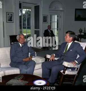 Le Président John F. Kennedy avec le Premier Ministre de la Jamaïque, Sir Alexander Bustamante (04). Banque D'Images