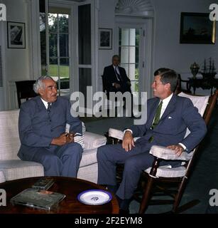 Le Président John F. Kennedy avec le Premier Ministre de la Jamaïque, Sir Alexander Bustamante (03). Banque D'Images
