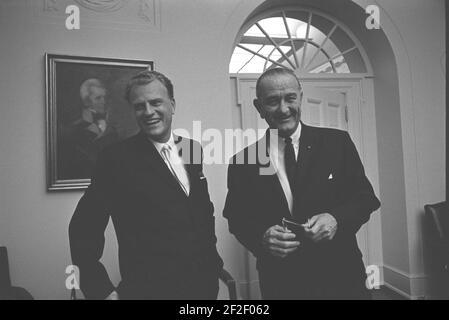 Le président Lyndon B. Johnson avec Billy Graham. Banque D'Images