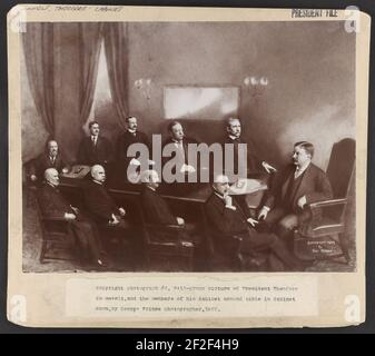 Le président Theodore Roosevelt, et les membres de son cabinet autour de table en salle du Cabinet Banque D'Images