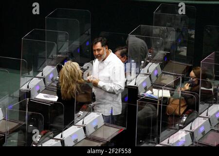 MEXICO, MEXIQUE - MARCH9: Gerardo Fernandez NoroÒa, député fédéral du Parti travailliste à la Chambre des députés du Mexique, a défendu l'enseignement supérieur au Mexique et son importance pour le développement du pays. Le législateur refuse d'utiliser le vestiaire comme mesure préventive contre le virus Covid19. Le 9 mars 2021 à Mexico, Mexique. Crédit : Luis Barron/Groupe Eyepix/accès photo Banque D'Images