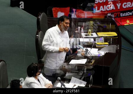 MEXICO, MEXIQUE - MARCH9: Gerardo Fernandez NoroÒa, député fédéral du Parti travailliste à la Chambre des députés du Mexique, a défendu l'enseignement supérieur au Mexique et son importance pour le développement du pays. Le législateur refuse d'utiliser le vestiaire comme mesure préventive contre le virus Covid19. Le 9 mars 2021 à Mexico, Mexique. Crédit : Luis Barron/Groupe Eyepix/accès photo Banque D'Images