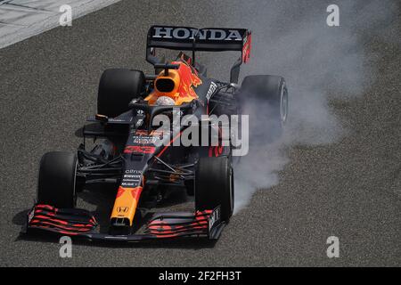 Sakhir, Bahreïn. 12 mars 2021. Formule 1 : lancement des essais, circuit international de Sakhir. Le Max Verstappen de Red Bull Racing freine avant un virage. Credit: Hasan Bratic/dpa/Alay Live News Banque D'Images