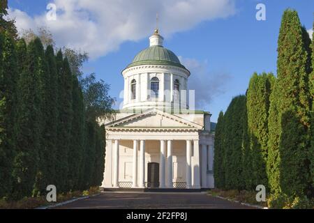 Église de tous les saints à Nizhyn, oblast de Chernihivska, Ukraine. Beau vieux bâtiment XVIII siècle avec dôme à des fins religieuses, Église orthodoxe. UKR Banque D'Images