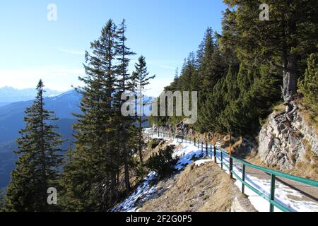 Randonnée de Walchensee à Herzogstand, 1731 M., Prealps, Allemagne, Bavière, Haute-Bavière, Tölzer Land, sentier de randonnée atmosphérique vous fait envie de faire de la randonnée Banque D'Images