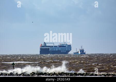 Heysham Lancashire, Royaume-Uni. 12 mars 2021. Irish Sea Ferry Seat Truck Precissson quitte le port de Heysham en route pour l'Irlande du Nord pendant les vents forts et les mers lourdes qui continuent de relier le continent à l'Irlande du Nord crédit: PN News/Alamy Live News Banque D'Images