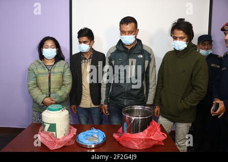 Katmandou, ne, Népal. 12 mars 2021. Népal la police a arrêté quatre personnes avec 2.5 kg d'uranium non traité à Bauddha à Katmandou, Népal, le 12 mars 2021. C'est la première fois que la police népalaise enregistre un heist d'uranium dans le pays. Crédit: Aryan Dhimal/ZUMA Wire/Alay Live News Banque D'Images