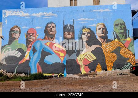 Graffity/ Wandbild : Superhelden, darunter Green Latern, le flash, Superman, Batman, Wonder Woman, la chose (das Ding), Hulk, Puerto del Rosario, Fue Banque D'Images