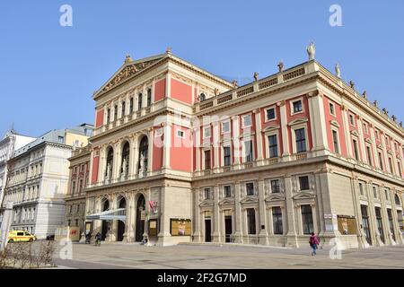 VIENNE, AUTRICHE - 23 FÉVRIER 2021 : bâtiment Wiener Musikverein, une célèbre salle de concert à Vienne. Inauguré en 1870. Banque D'Images